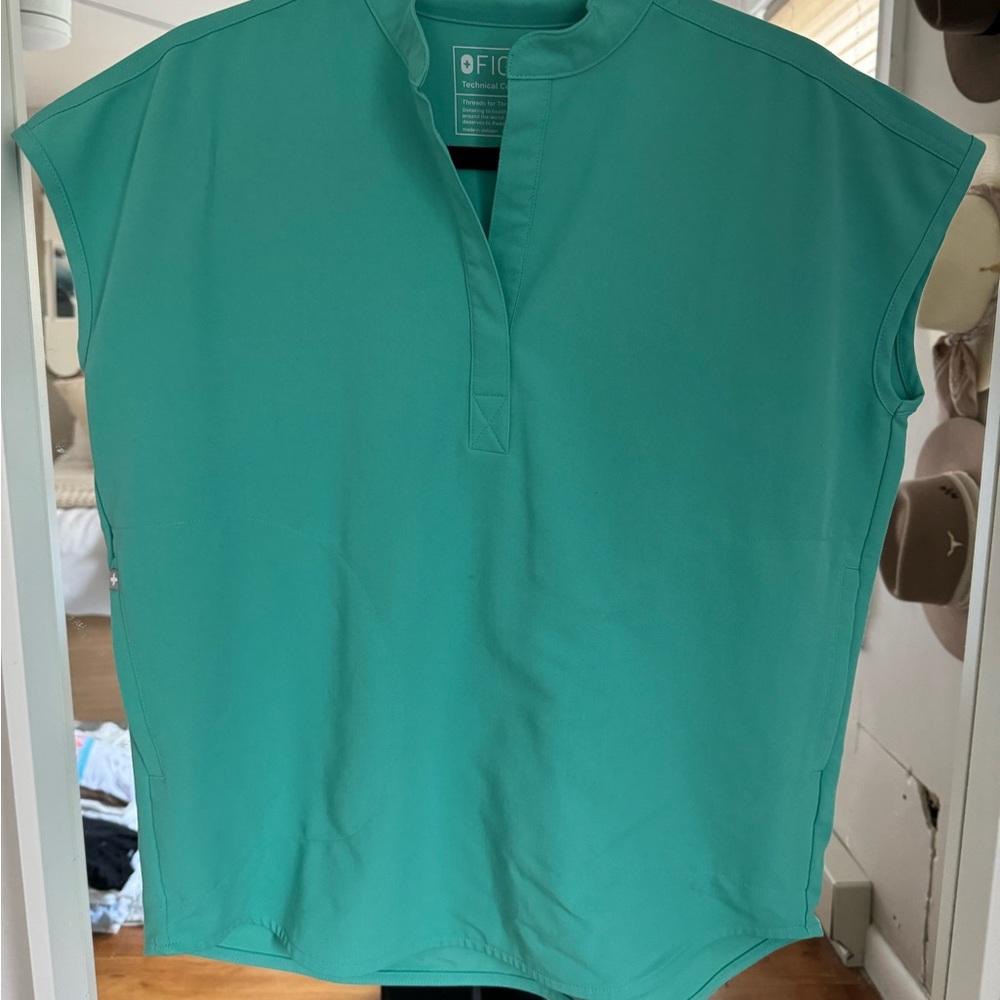 Figs Scrub Top